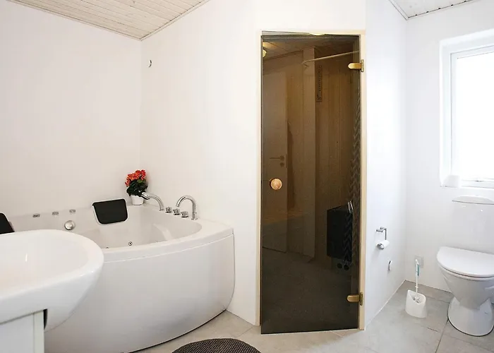 Holiday home Luxury Retreat By Sea